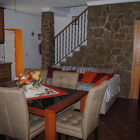 Moradia Familia Escoto Villa Monsanto Buitenkant foto